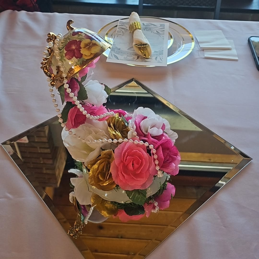 Custom centerpiece detail